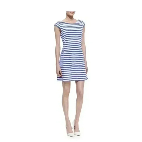 Lilly Pulitzer Briella Dress Blue Chin Chin Striped Flared Size Medium - Picture 1 of 9